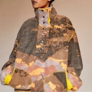 BDG Alpine Popover Sweatshirt in size S!